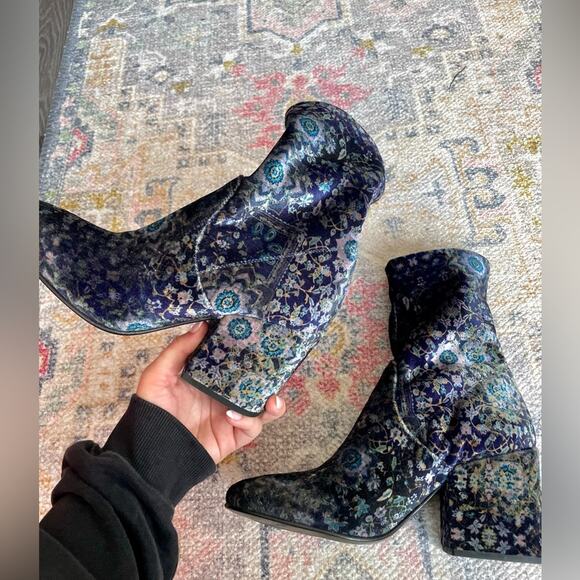 Vero Cuoio Velvet Floral Geometric Booties Size 38 7.5 - Picture 5 of 10
